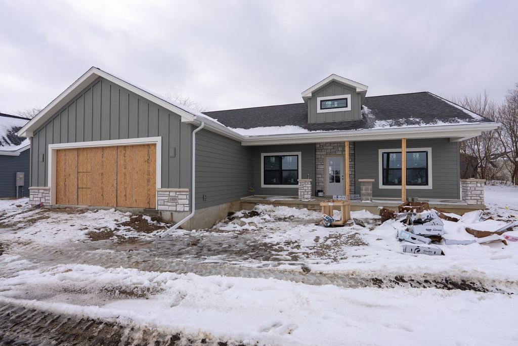 1909 S Stone Creek Boulevard, Urbana, IL 61802