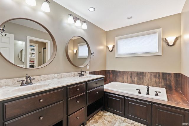 12920 Jade Cove, Fort Wayne, IN 46845