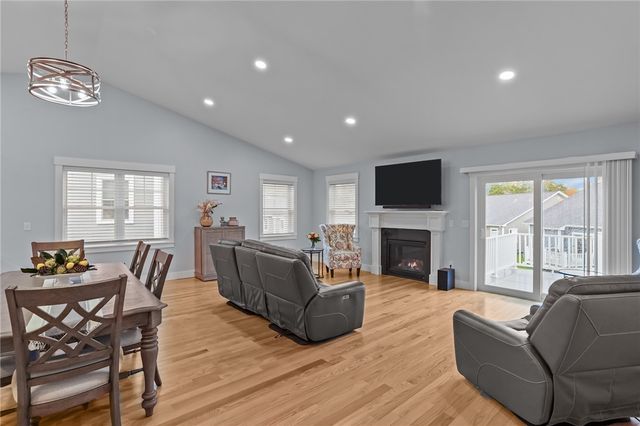 25 Deer Run Crossing 45, Warwick, RI 02818