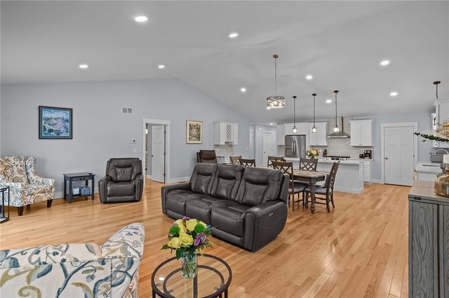 25 Deer Run Crossing 45, Warwick, RI 02818