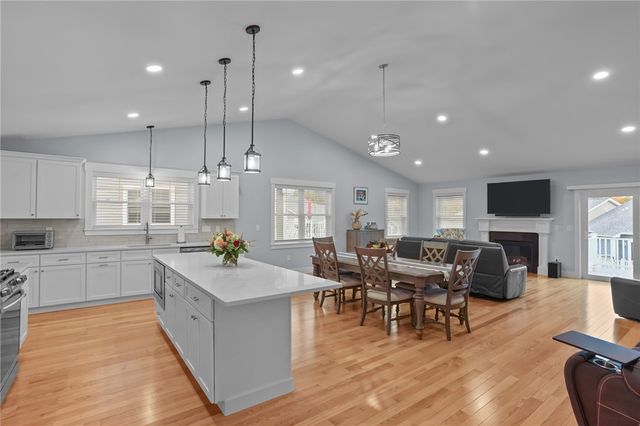 25 Deer Run Crossing 45, Warwick, RI 02818