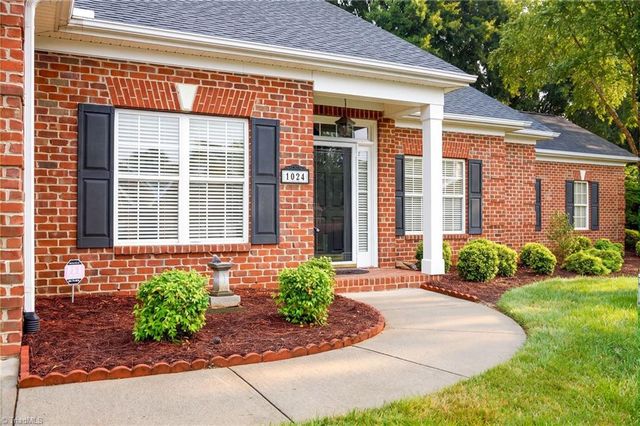 1024 Prestwick Court, Clemmons, NC 27012