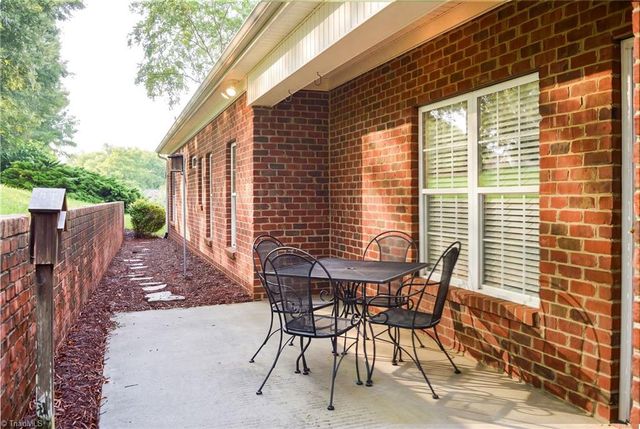 1024 Prestwick Court, Clemmons, NC 27012