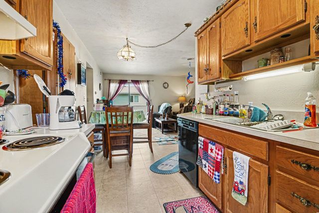 207 Tanglewood Dr Apt D, Goshen, IN 46526