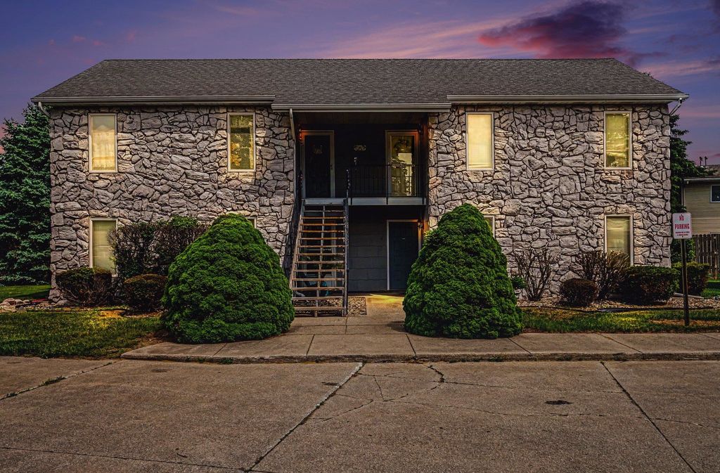 207 Tanglewood Dr Apt D, Goshen, IN 46526