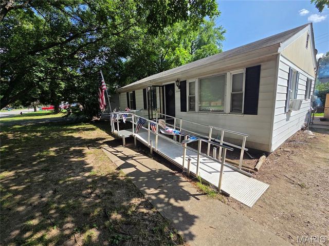 2002 Jerome Lane, Cahokia, IL 62206