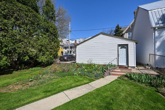3530 W Linden PLACE, Milwaukee, WI 53208