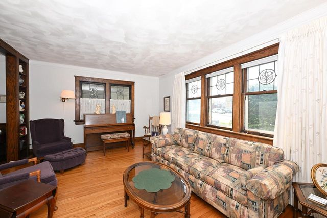 3530 W Linden PLACE, Milwaukee, WI 53208