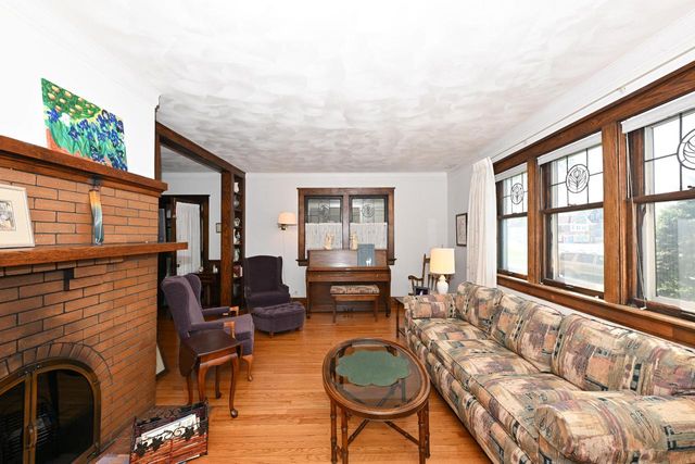 3530 W Linden PLACE, Milwaukee, WI 53208