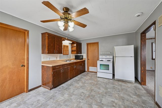 207 W Main Street, Urbana, IA 52345