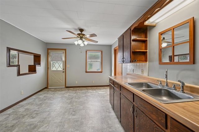 207 W Main Street, Urbana, IA 52345