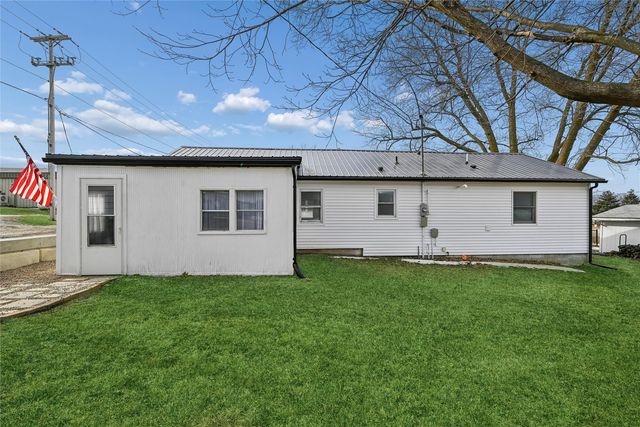 207 W Main Street, Urbana, IA 52345