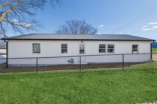 207 W Main Street, Urbana, IA 52345