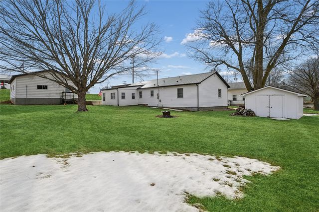 207 W Main Street, Urbana, IA 52345