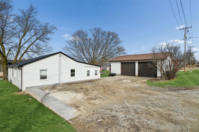 207 W Main Street, Urbana, IA 52345