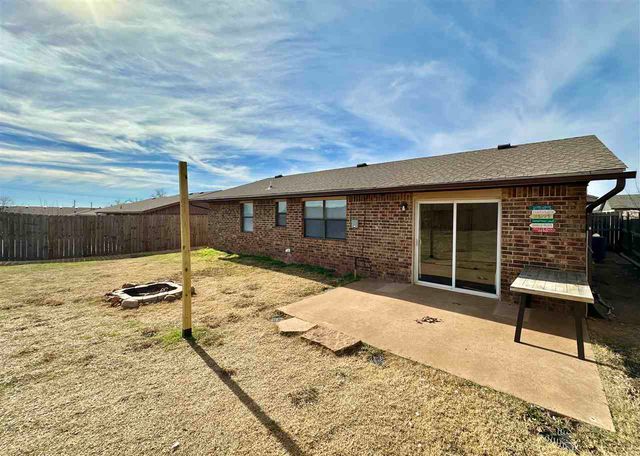 1206 SW 60th St, Lawton, OK 73505