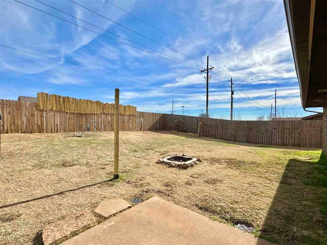 1206 SW 60th St, Lawton, OK 73505