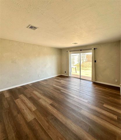 1206 SW 60th St, Lawton, OK 73505