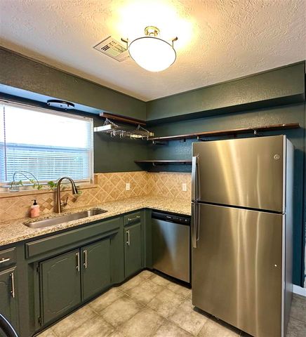 1206 SW 60th St, Lawton, OK 73505