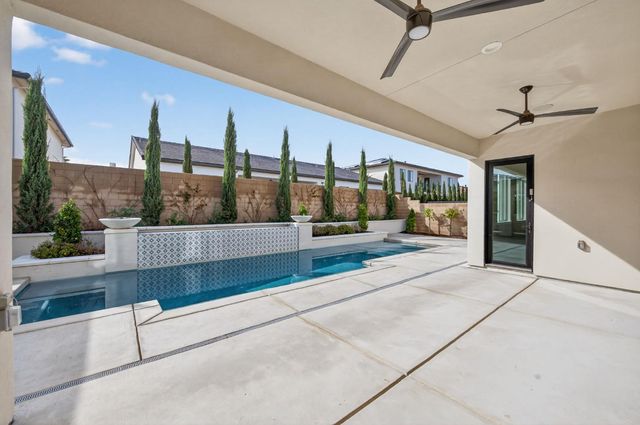 2345 E Putter Way, Fresno, CA 93730