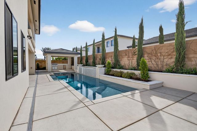 2345 E Putter Way, Fresno, CA 93730