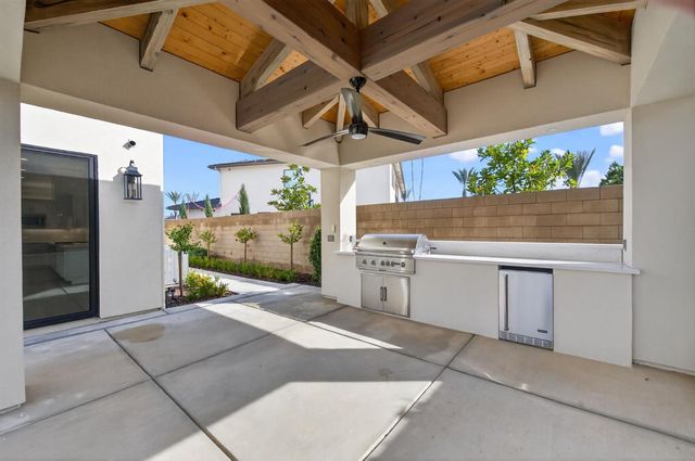 2345 E Putter Way, Fresno, CA 93730