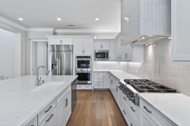 2345 E Putter Way, Fresno, CA 93730