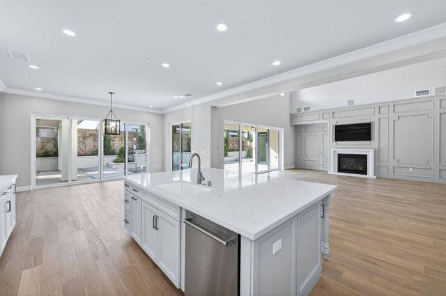 2345 E Putter Way, Fresno, CA 93730