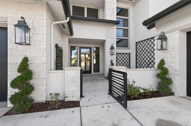 2345 E Putter Way, Fresno, CA 93730