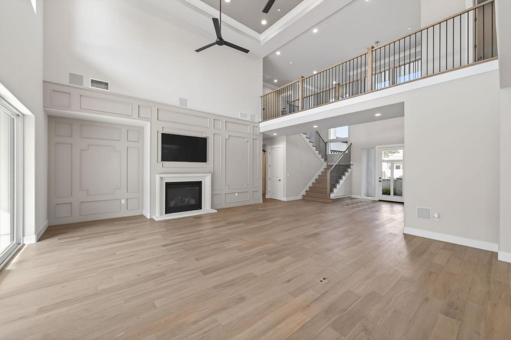 Image 19 of property listing at 2345 E Putter Way, Fresno, CA 93730