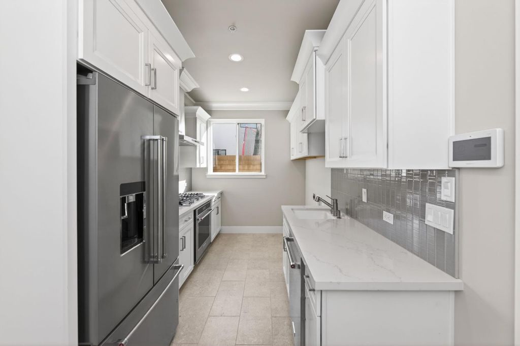 Image 25 of property listing at 2345 E Putter Way, Fresno, CA 93730