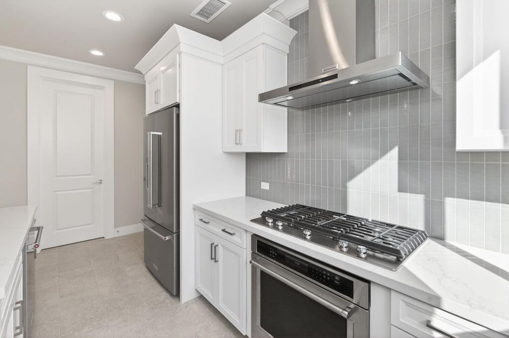 Image 26 of property listing at 2345 E Putter Way, Fresno, CA 93730