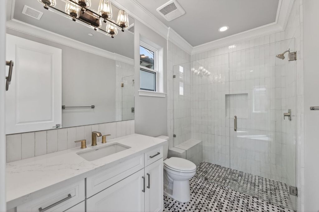 Image 32 of property listing at 2345 E Putter Way, Fresno, CA 93730