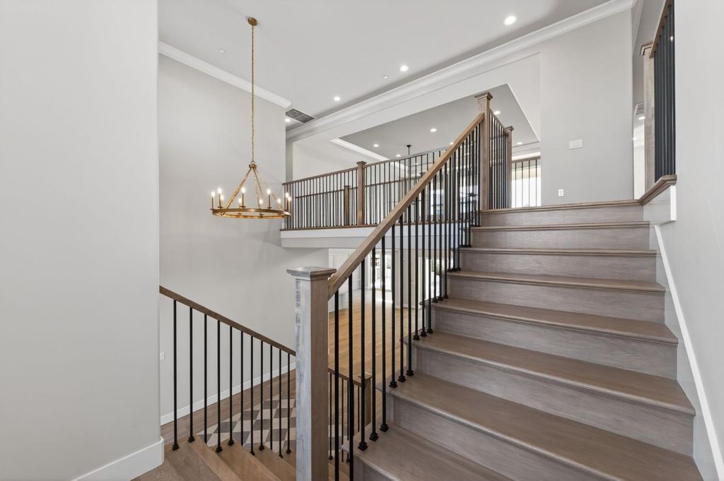 Image 33 of property listing at 2345 E Putter Way, Fresno, CA 93730