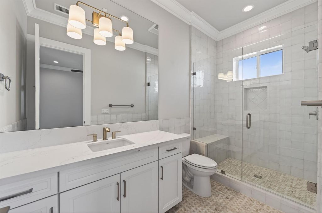 Image 37 of property listing at 2345 E Putter Way, Fresno, CA 93730