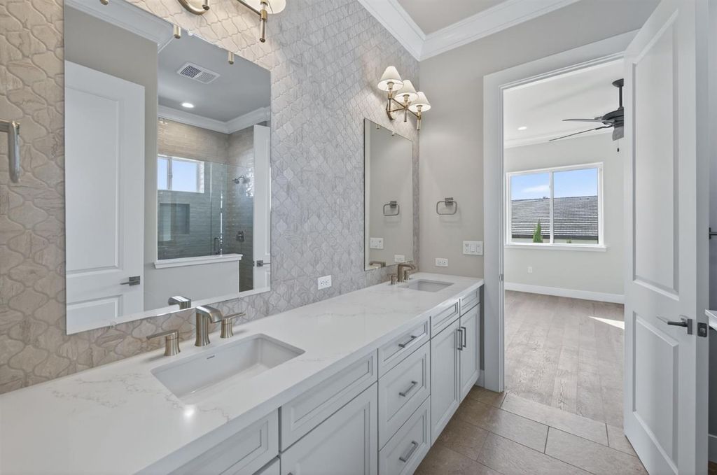 Image 39 of property listing at 2345 E Putter Way, Fresno, CA 93730