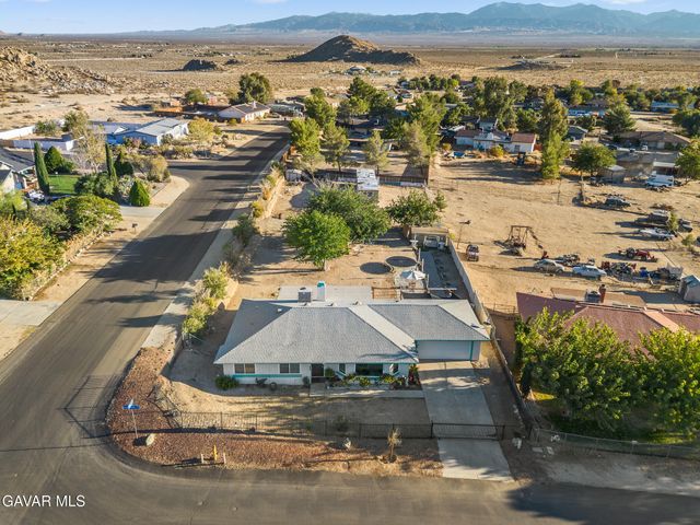 17322 Longmeadow Avenue, Lake Los Angeles, CA 93591