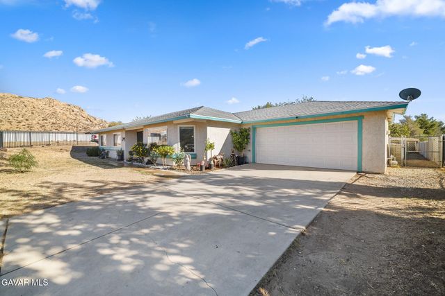 17322 Longmeadow Avenue, Lake Los Angeles, CA 93591
