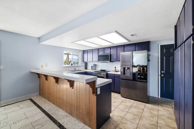 17322 Longmeadow Avenue, Lake Los Angeles, CA 93591