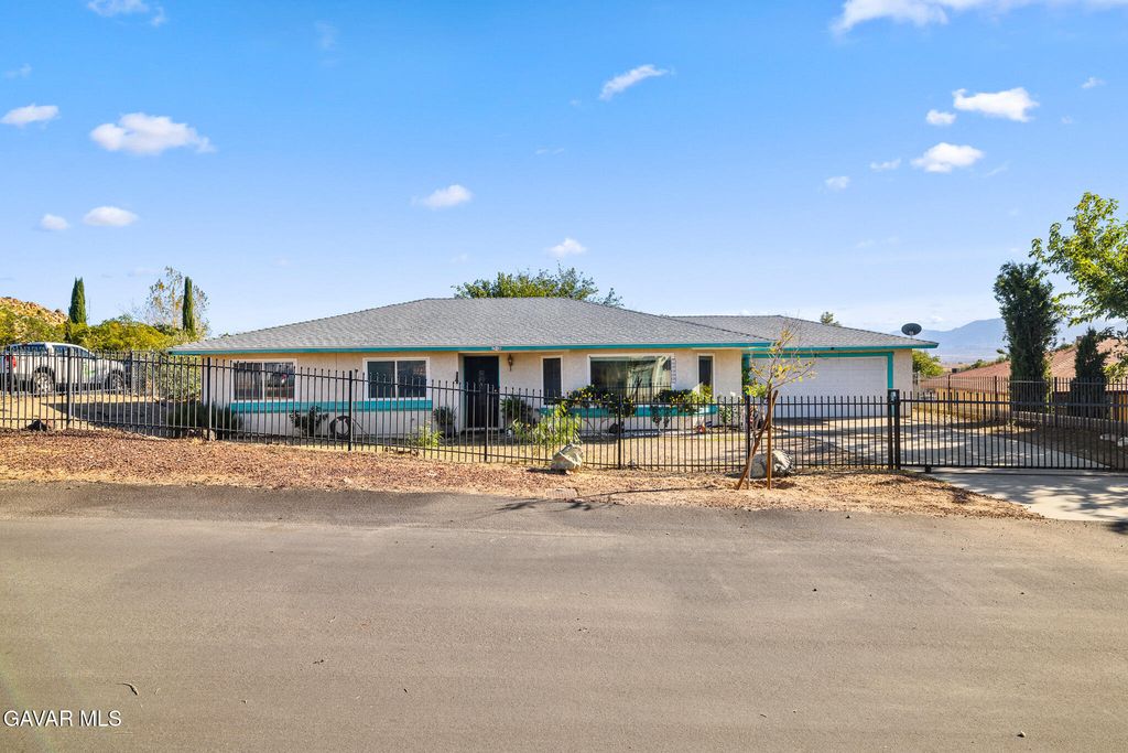 17322 Longmeadow Avenue, Lake Los Angeles, CA 93591