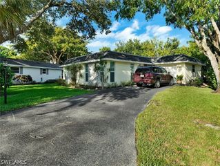 205 Georgetown BLVD 23, Naples, FL 34112