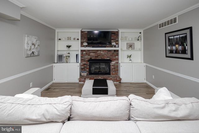 405 LONGSTONE DR, Cherry Hill, NJ 08003