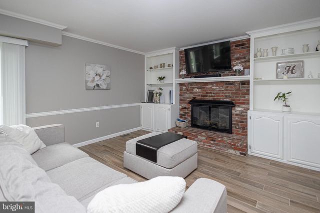 405 LONGSTONE DR, Cherry Hill, NJ 08003