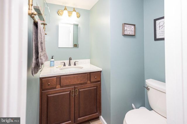 405 LONGSTONE DR, Cherry Hill, NJ 08003