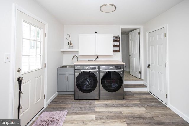 405 LONGSTONE DR, Cherry Hill, NJ 08003