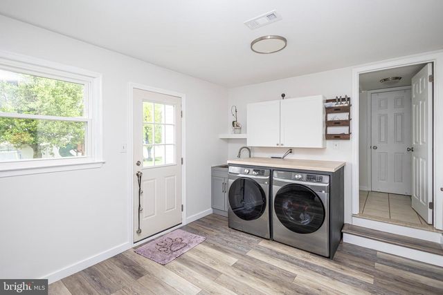 405 LONGSTONE DR, Cherry Hill, NJ 08003