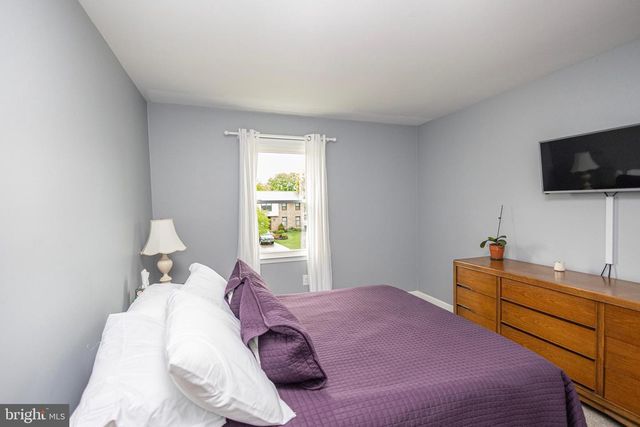 405 LONGSTONE DR, Cherry Hill, NJ 08003