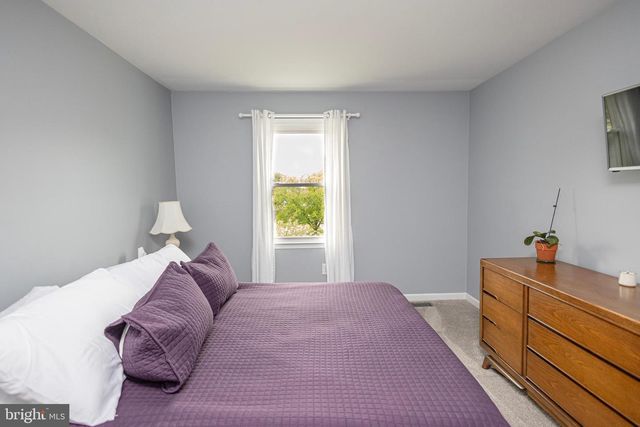 405 LONGSTONE DR, Cherry Hill, NJ 08003