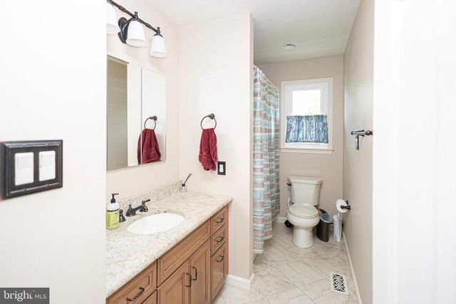 405 LONGSTONE DR, Cherry Hill, NJ 08003