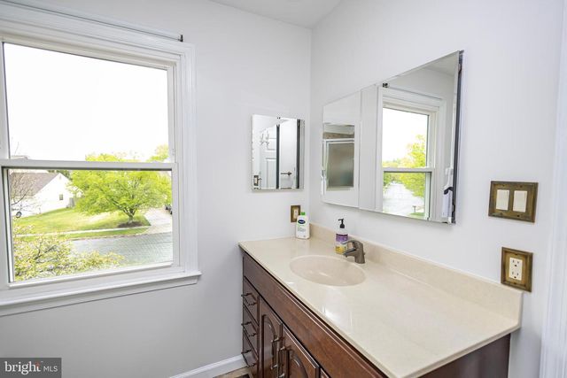 405 LONGSTONE DR, Cherry Hill, NJ 08003